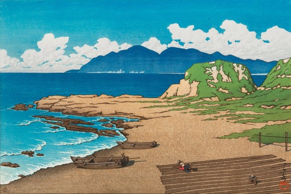 A bright, sunny day at the sea coast in Mera, in modern-day Chiba. In the foreground, a pair of small bekabune-style wooden boats have been pulled up on the sandy shore; on the left, rows of mild waves break as they roll in toward the coast, while on the right, away from the water, a trio of figures lay out seaweed to dry in the sun. Beyond, the calm ocean stretches out toward a mountainous horizon, indistinct with distance. Above, puffy white clouds cross an intense blue sky.