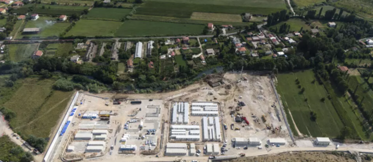 Le centre de migrants de Gjadër, dans le nord-ouest de l'Albanie, le jeudi 25 juillet 2024.