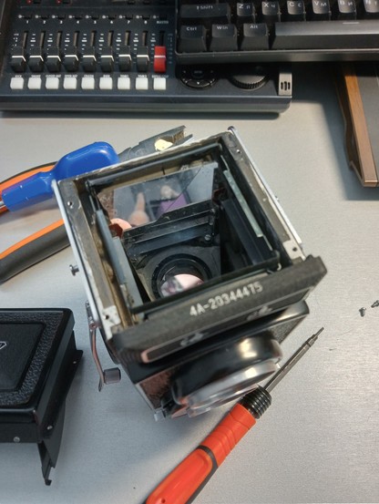The photo shows a disassembled medium-format Seagull 4a camera.