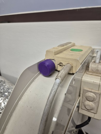 Top of extraction fan with 3D printed adjustment knob