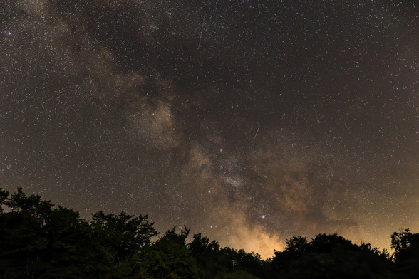 Voie Lactée, Nuit insolite, La Chapelle aux Bois

Canon R6 + RF 15-35mm f2,8

#astrophotographie #astrophotography #astronomy #night #stars #astronomie #nuit #astrophoto #photography #photographie #lune #space #nightsky #longexposure #nightphotography #photo #landscape #darksky #cosmos #nature #star #paysage #instanight #nightscape #voielactée #starrynight #Vosges #france #canonr6