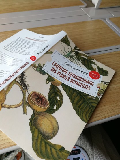 Couverture du livre L'aventure extraordinaire des plantes voyageuses de Katia Astafieff, chez Dunod poche