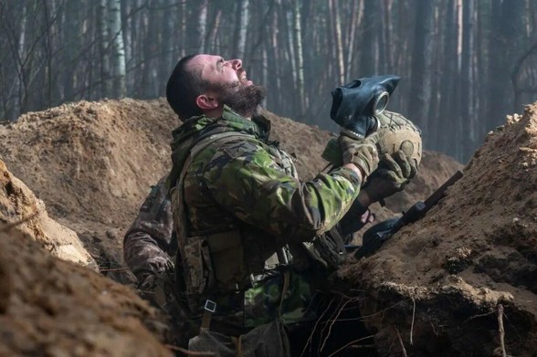 [Illustrative photo] A soldier of the National Guard of Ukraine takes off his gas mask and breathes fresh air after training with simulated smoke