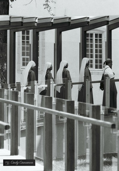 Religieuses vers le recueillement. Photographie par Cindy Cinnamon