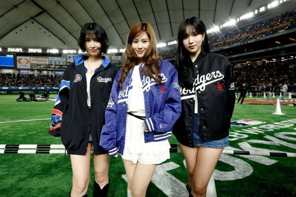 TWICE MISAMO の MLB東京シリーズ エキシビション着用ジャケットが国内発売中