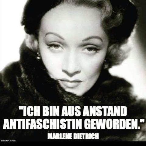 Photo der Schauspielerin Marlene Dietrich mit einem Zitat von ihr: Ich bin aus Anstand Antifaschistin geworden.