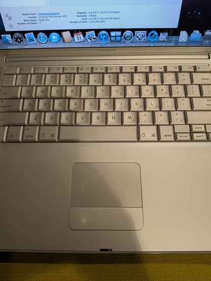 PowerBook G4 has hella small trackpad by modern standards