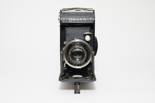 A photo of a Voigtlander Bessa camera