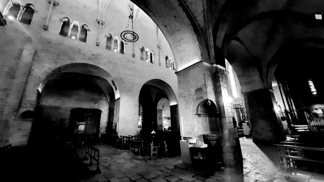 Inside San Feliu. Showing the central nave from the sideportal, in rather streng monochrome
