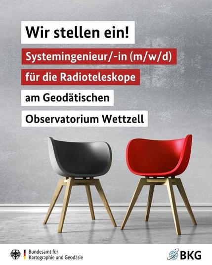 Stellenanzeige des BKG: Gesucht wird eine Systemingenieurin (m/w/d) für die Radioteleskope am Geodätischen Observatorium Wettzell. Das Motiv zeigt zwei leere Stühle, einen schwarzen und einen roten, vor einer grauen Wand.