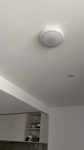Video demonstrating the repeated calling the help phone in my apartment does