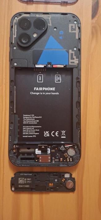 Open Fairphone with opened USB-C module, exposing the USB-C port. Ready to change.
