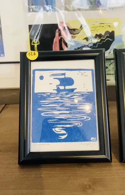 A little video of 16 seconds where I show a collection of small, framed linocuts.