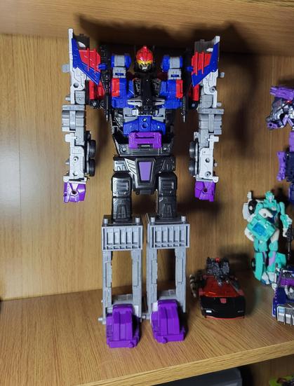 Nexus Prime in the Menosaur frame without limb bots attached
Also in the bottom right, Covert Clone in alt mode with Trenchfoot in weapin mode attached, Moonracer in rovot model (Still a great figure) and Axlegrease in alt mode just sneaking in