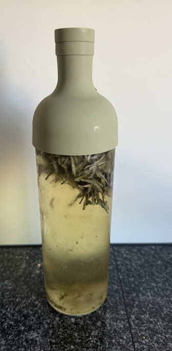 Cold brew Bai Mu Dan.