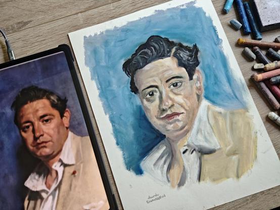 Das Foto zeigt einen Holztisch, auf dem ein Tablet mit der Vorlage (ein Ausschnitt aus 'Portrait of John Count McCormack, painted in oils on canvas by William Orpen in 1923') liegt, das mit Ölpastellkreiden gemalte Portrait sowie ein Teil der benutzten Ölpastellkreiden.

Das Portrait zeigt einen Mann mit kurzen, dunklen Haaren, in einem beigen Anzug und einem weißen Hemd, bei dem die oberen Knöpfe geöffnet sind. Der Hintergrund ist in Blautönen gehalten.
