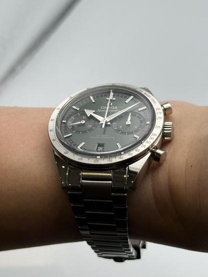 Wrist shot focused on the bottom end link.