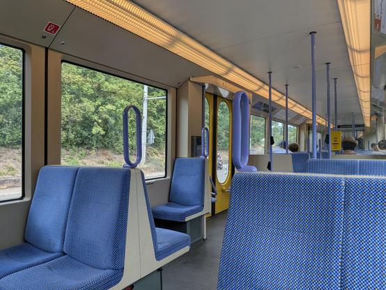 Interior des Fahrzeugs 3377/8 auf Linie U6 nach Gerlingen
