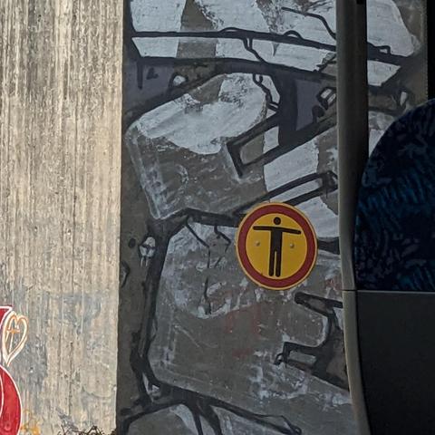 sign that says to T pose