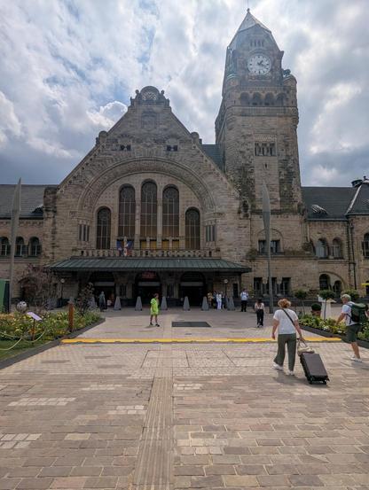 The impressive station building in Metz