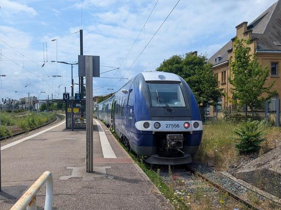 A refurbished dark blue AGO at the bay platform A outside Metz Ville