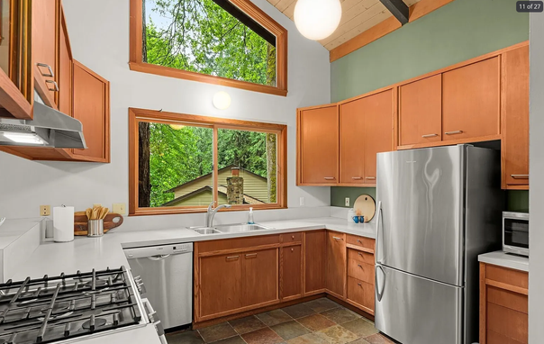 kitchen with windows from the 70's (needs plants)