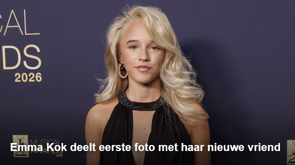 Een foto van alleen zangeres Emma Kok, met daarbij de tekst 'Emma Kok deelt eerste foto met haar nieuwe vriend'.