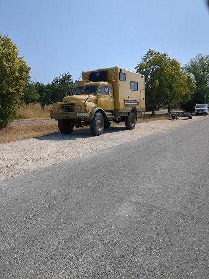 Ein Hannomag-LKW aus den 60ger Jahren mit Kofferaufbau, als Wohnmobil ausgebaut.