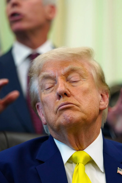 Donald Trump asleep during a meeting