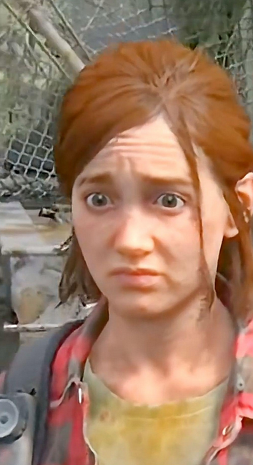 Image tirée du jeu The Last Of Us Part 2. On y voit un gros plan d'Ellie (une femme de 20 ans environ, rousse, habillée d'un t-shirt et d'une chemise "de bûcheron" et portant un sac à dos) qui arbore une expression de dégoût mêlée à un peu de surprise