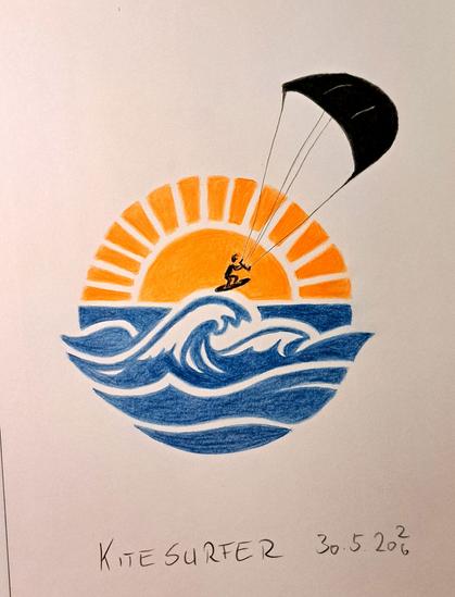 Farbstift-Zeichnung eines Kitesurfers auf einer blauen Welle vor einer orangefarbenen Sonne, gestaltet im Retro-Logo-Design auf weißem Papier