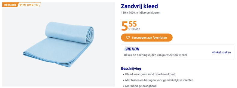 Een screenshot van de Action-website met daarop een half opgerolde blauwe doek (een strandkleed) dat 'zandvrij' is, met daarbij nog wat productdetails en dingen als de prijs.