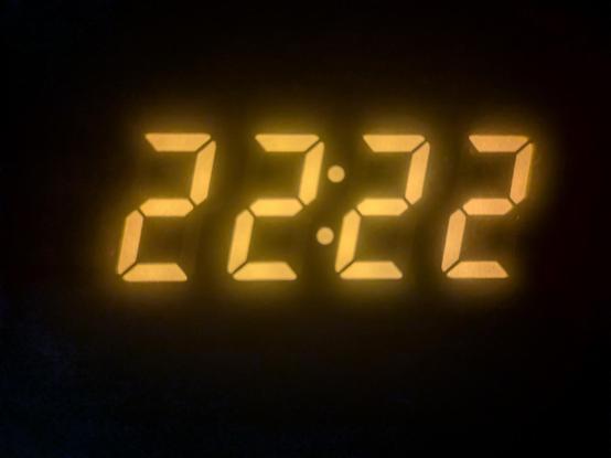 Chiffres analogiques : 22:22