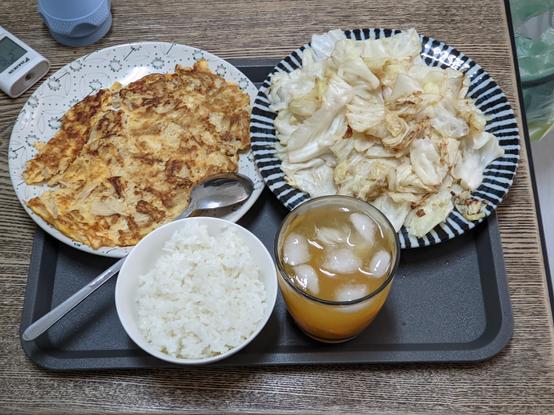 金針菇烘蛋、炒高麗菜、飯、金桔飲