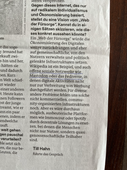 Foto eines Zeitungsausschnitts, in dem das Fediverse erwähnt wird. Sorry, ich weiß nicht, wie ich den ganzen Text im Foto als ALT Text schreiben kann