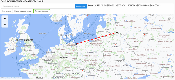 Tracé sur une carte numérique de la plus courte distance entre la frontière Russie-Lettonie et la frontière Allemagne-Pologne, mesurée à 920 kilomètres.
