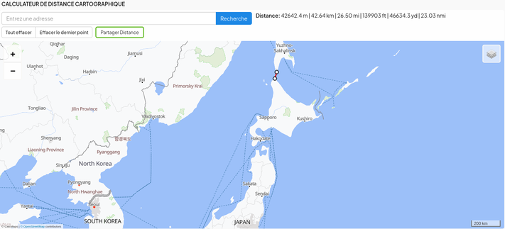 Tracé de la plus courte distance entre l'île de Sakhalin Oblast, territoire russe, et l'île japonaise Hokkaido, mesurée à 42,6 kilomètres.