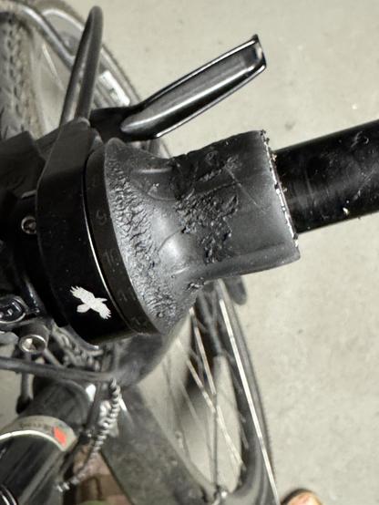 Worn out Rohloff grip. About 24000 km and 14 years. The heat wave finally killed it.