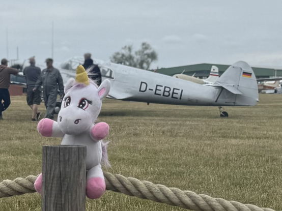 Elli Einhorn vor der Taifun namens Elli Beinhorn