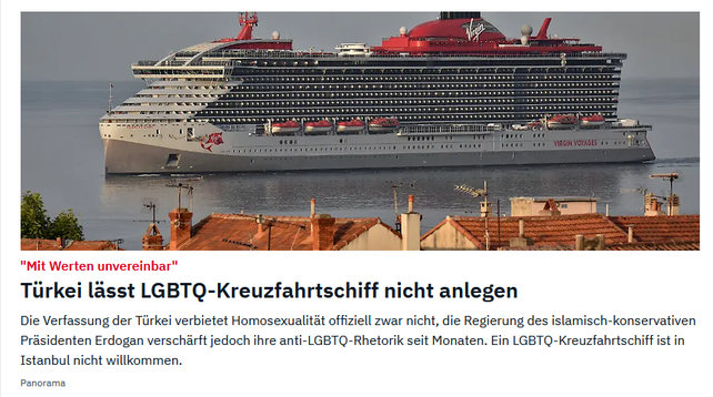Screenshot eines Nachrichtenartikels mit einem großen Kreuzfahrtschiff der Reederei Virgin Voyages auf dem Meer. Die Überschrift lautet: „Türkei lässt LGBTQ-Kreuzfahrtschiff nicht anlegen“. Im Text wird berichtet, dass das Schiff nach einer Hetzkampagne und auf Druck türkischer Behörden nicht in Istanbul anlegen durfte.
Quelle: ntv