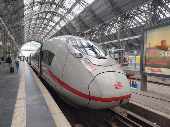 Foto: ICE 3 Neo im Bahnhof