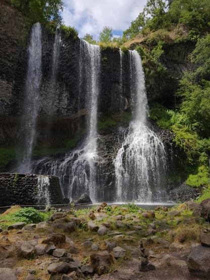 La cascade de la Beaume d'une quinzaine de mètres de haut.