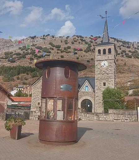 Iglesia y monumento a los mineros de Ciñera (León)