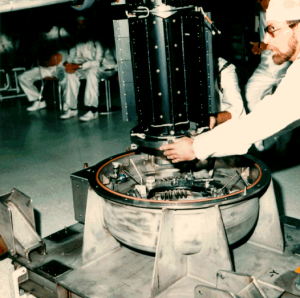 Pic of Voyager RTG in lab