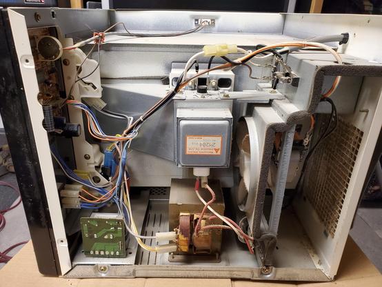 Inside the Panasonic NE-8060C microwave oven.