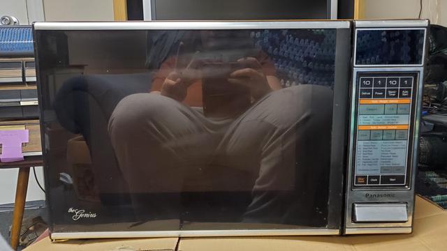 Panasonic Genius NE-8060C microwave oven from 1984.