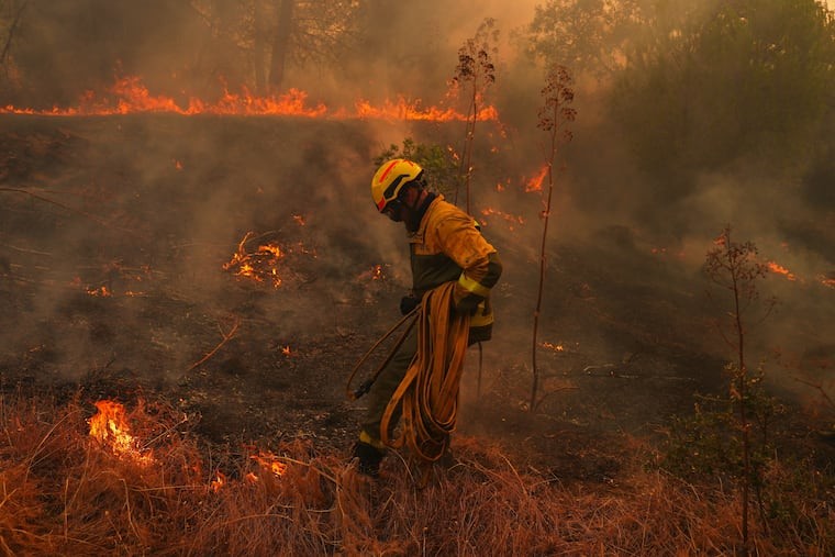 Wildfires in France drive 250,000 from their homes and creep toward wine city of BordeauxListen to article • 0:00 min LEGE-CAP FERRET, France — A raging wildfire in southwest France forced the evacuation of 55,000 people overnight Sunday, bringing the total forced out of their homes to a …#wine #Wine #europe-wildfires-mass-evacuations-gironde-bordeaux-france-spain