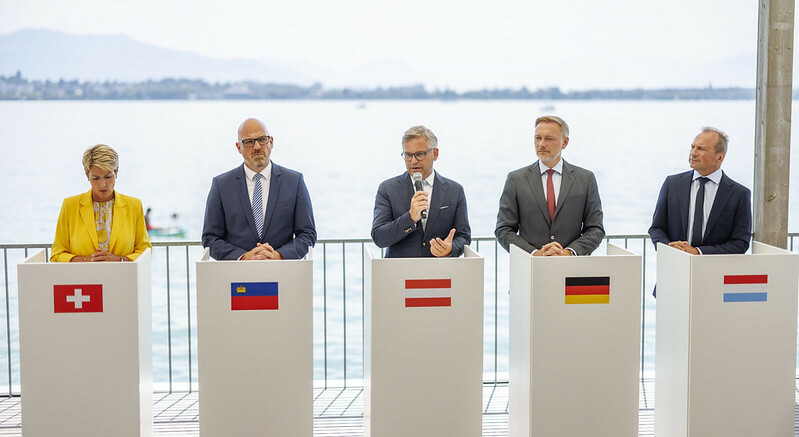 https://www.euractiv.com/section/economy-jobs/news/german-austrian-finance-ministers-prepare-for-eu-dispute-over-public-vs-private-investment/