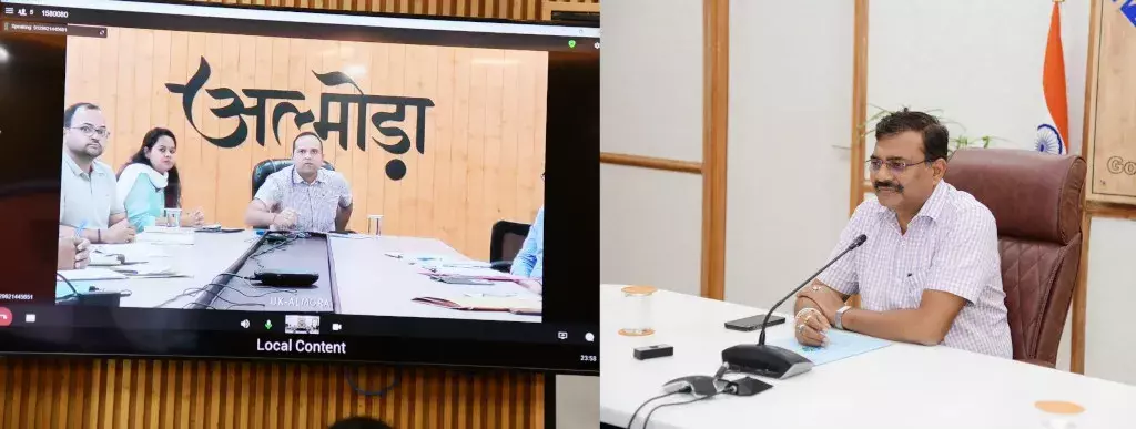 अपर मुख्य सचिव आनन्द बर्द्धन स्प्रिंग एंड रिवर रिजुवीनेशन अथॉरिटी (SARRA) के विभिन्न तकनीकी संस्थानों के साथ बैठक में।