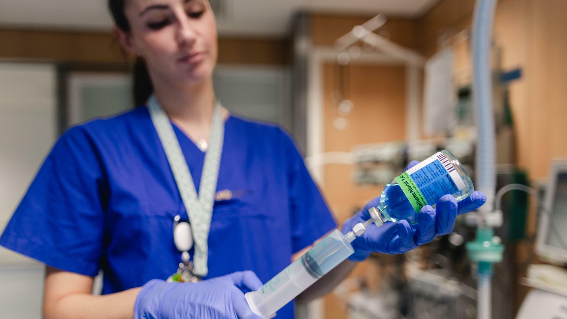 Intensivpflegerin an der Düsseldorfer Uni-Klinik.